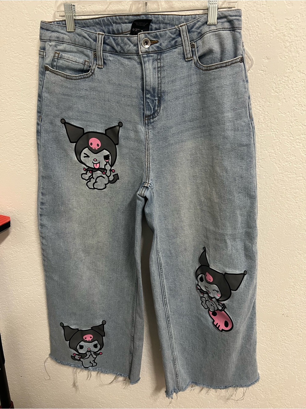 Sanrio kuromi Light Wash Women’s cropped Jeans